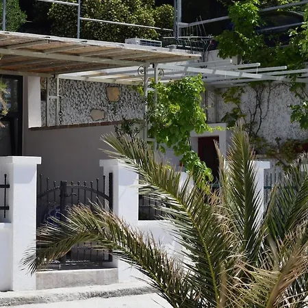 Beach Apartment Jesenice (Split-Dalmatia)