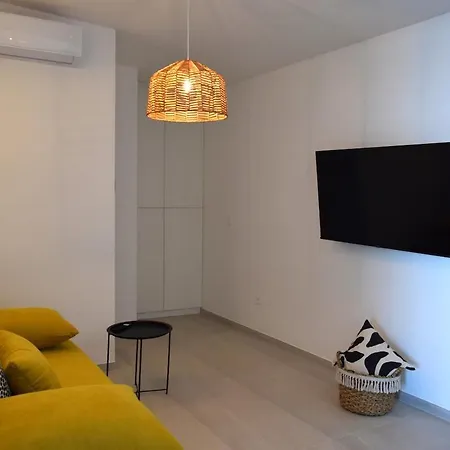 Beach Apartment * Jesenice (Split-Dalmatia)
