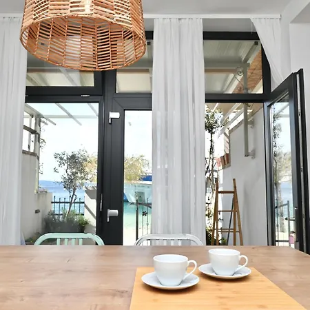 Beach Apartment *