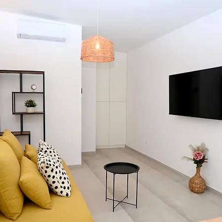 Beach Apartment *