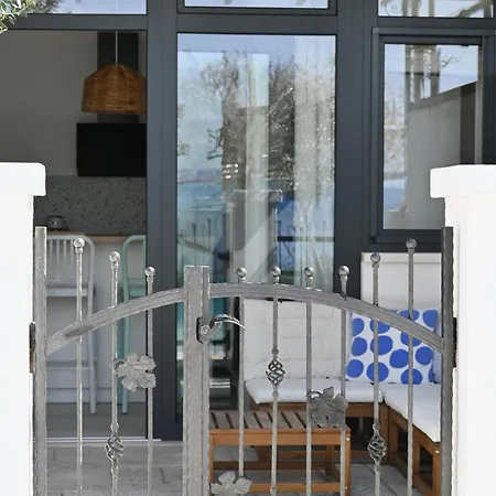 Beach Apartment Jesenice (Split-Dalmatia)
